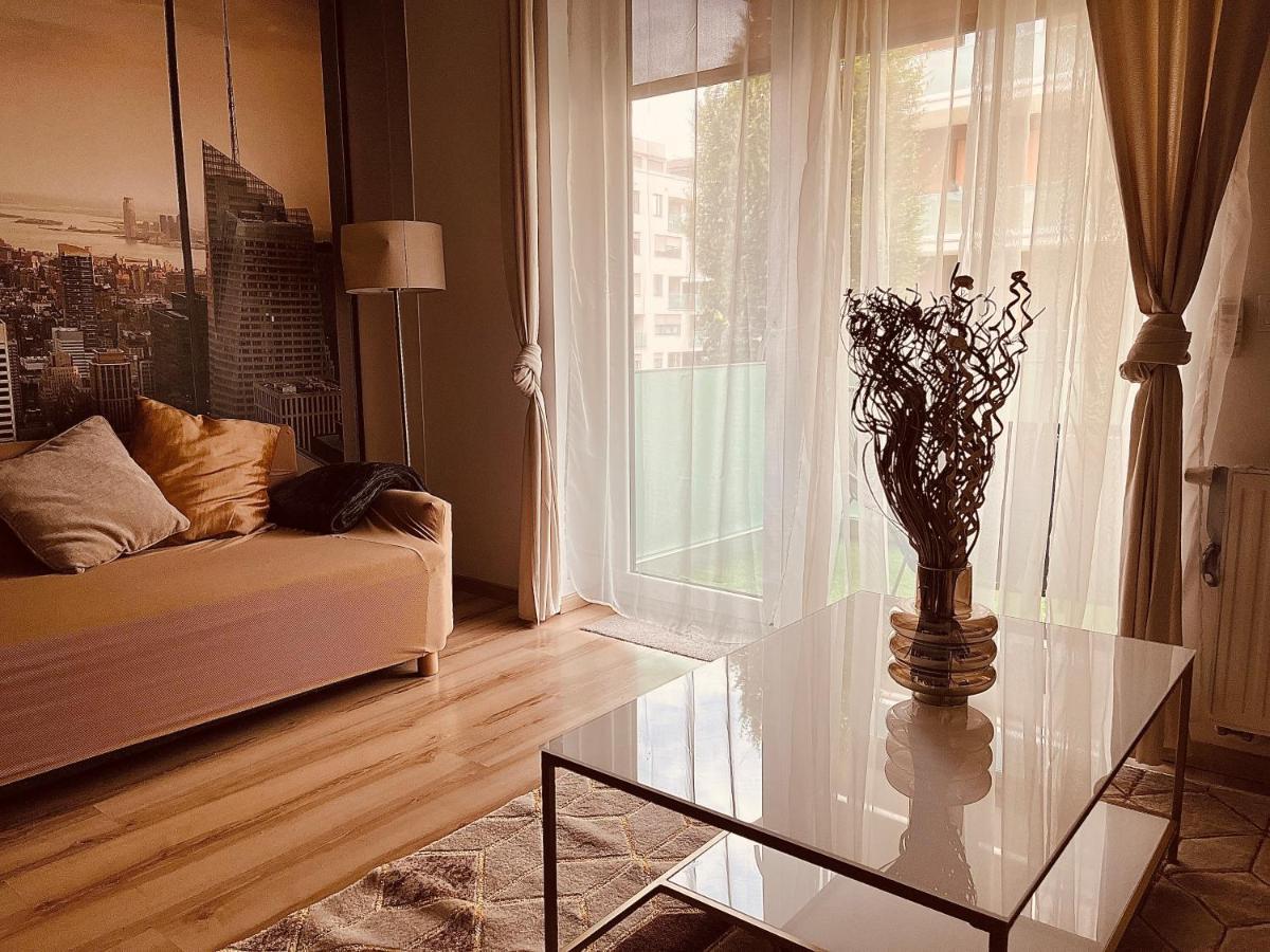 Corvin Promenade Crystal Lejlighed Budapest Eksteriør billede